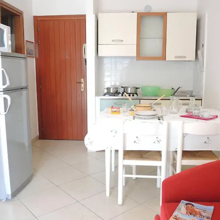 Lovely Flat With Shared Pool - Beahost Apartmán
