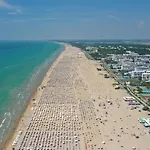 Lovely Flat With Shared Pool - Beahost Бибионе