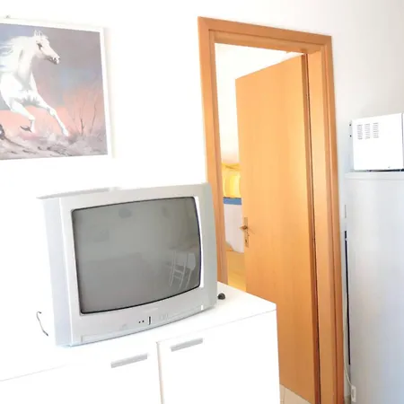 Lovely Flat With Shared Pool - Beahost Бибионе